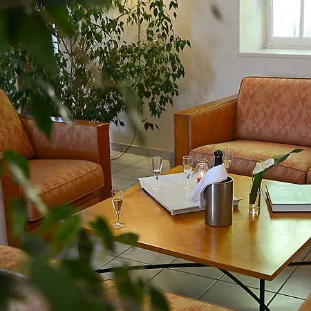Отель Restaurant Rolland 2*